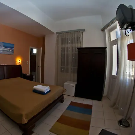 Krystal Hotel 2*
